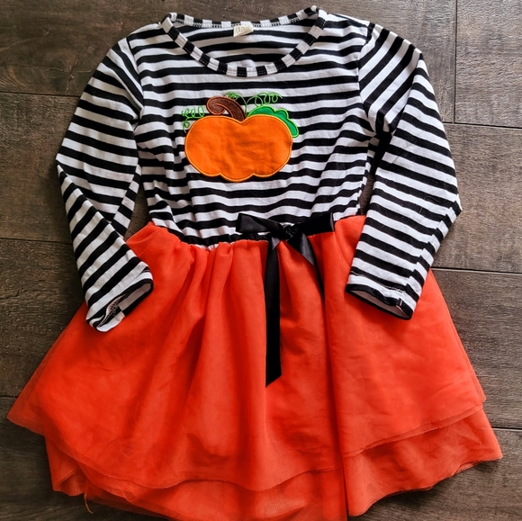 Fall Pumpkin patch Outfit - Picture 1 of 3